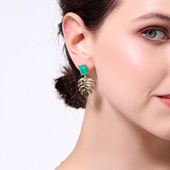 Last1️⃣!✨Gold Monstera Leaf Earrings!!! - Picture 3 of 5